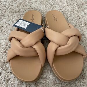 NWT Universal thread Tan Slides Shoes Size 6